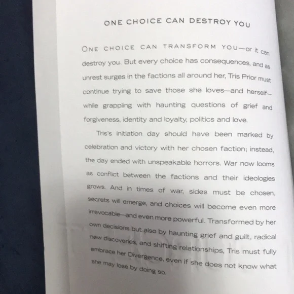 Insurgent - Veronica Roth - Picture 2 of 2